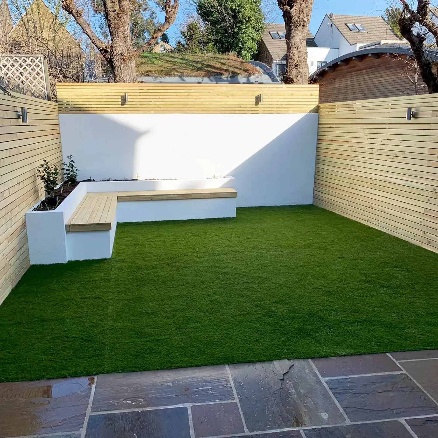 garden patio with small garden and seating