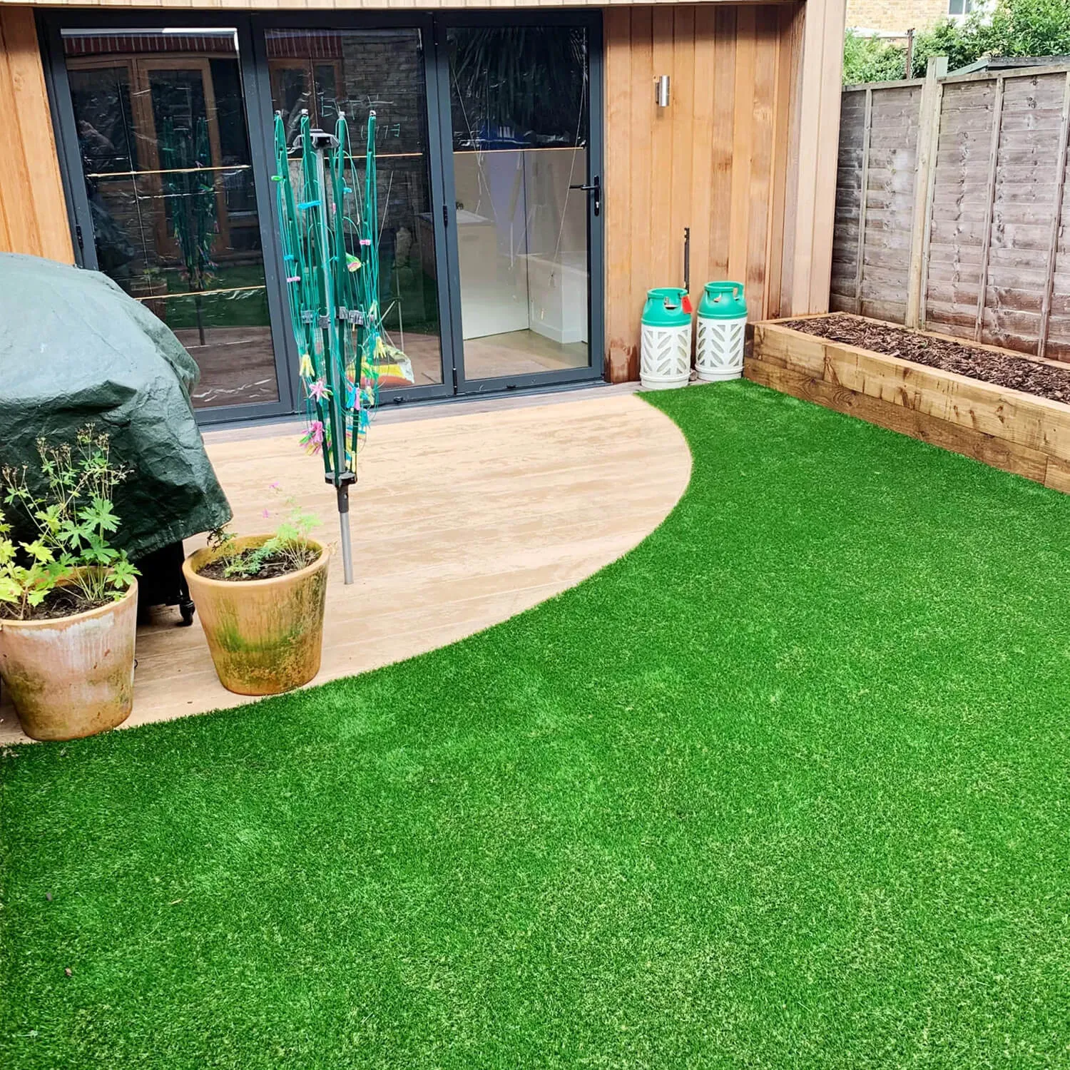 back garden with round patio