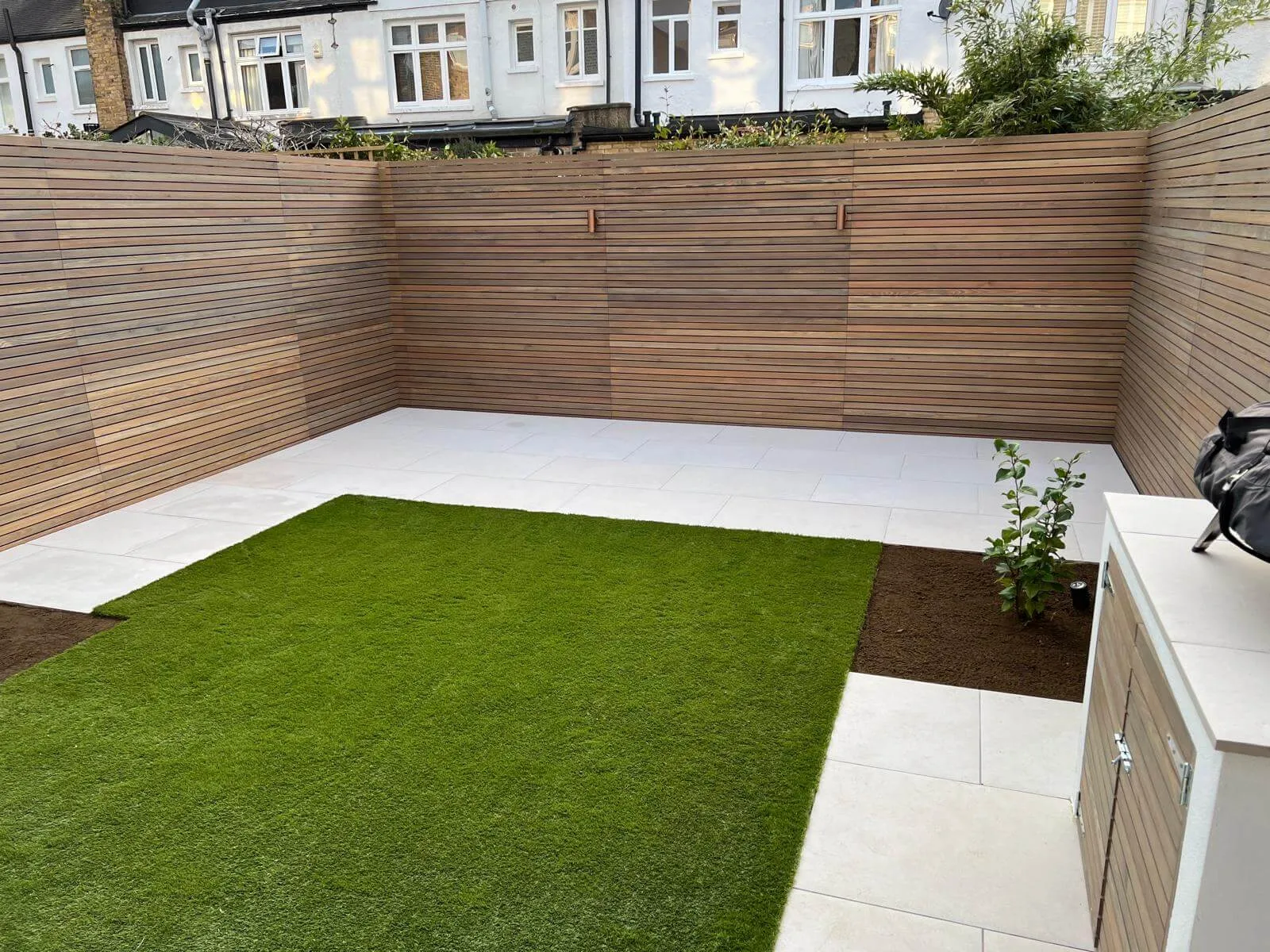 lightgrey decking with steps