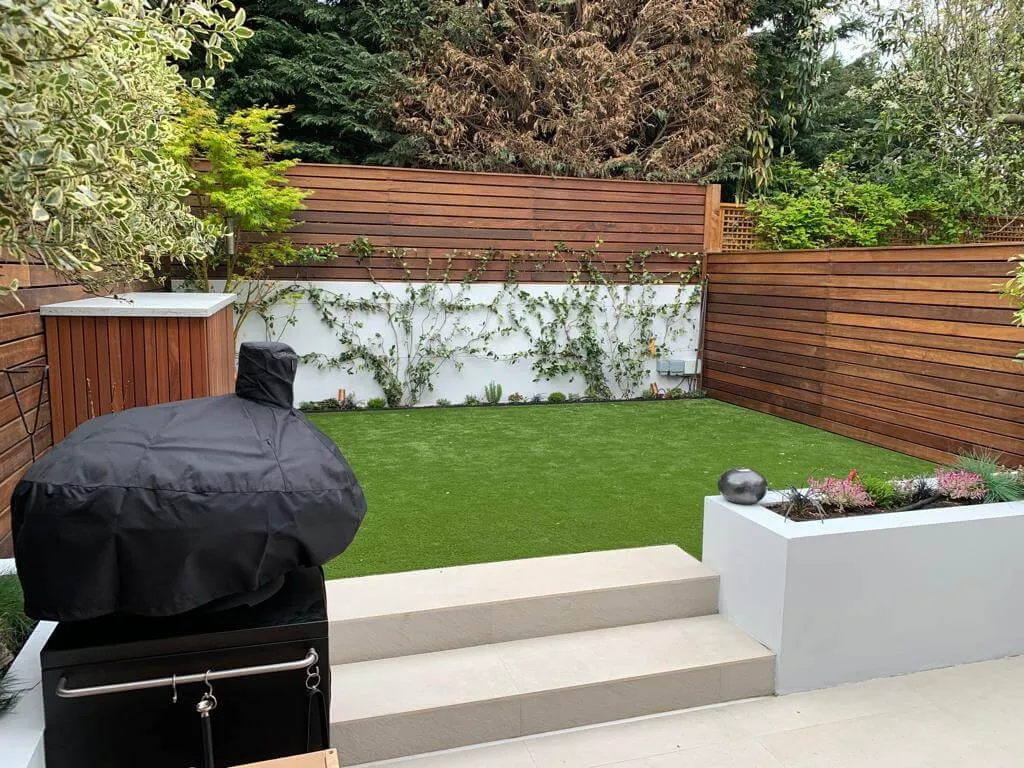 lightgrey decking with steps